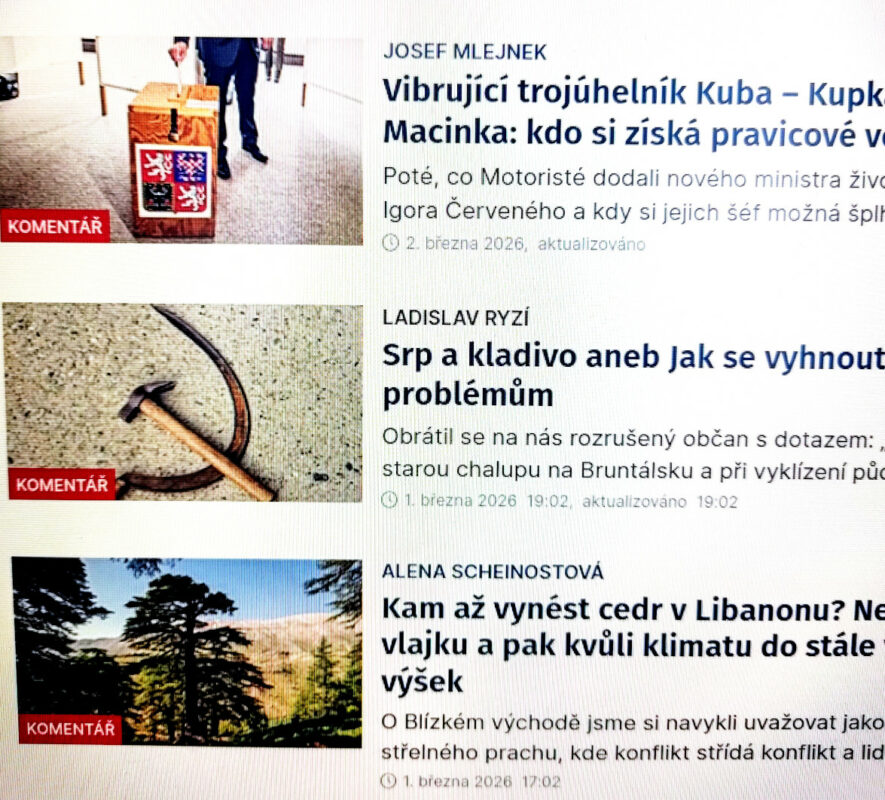 Výřez obrazovky s titulkem Srp a kladivo